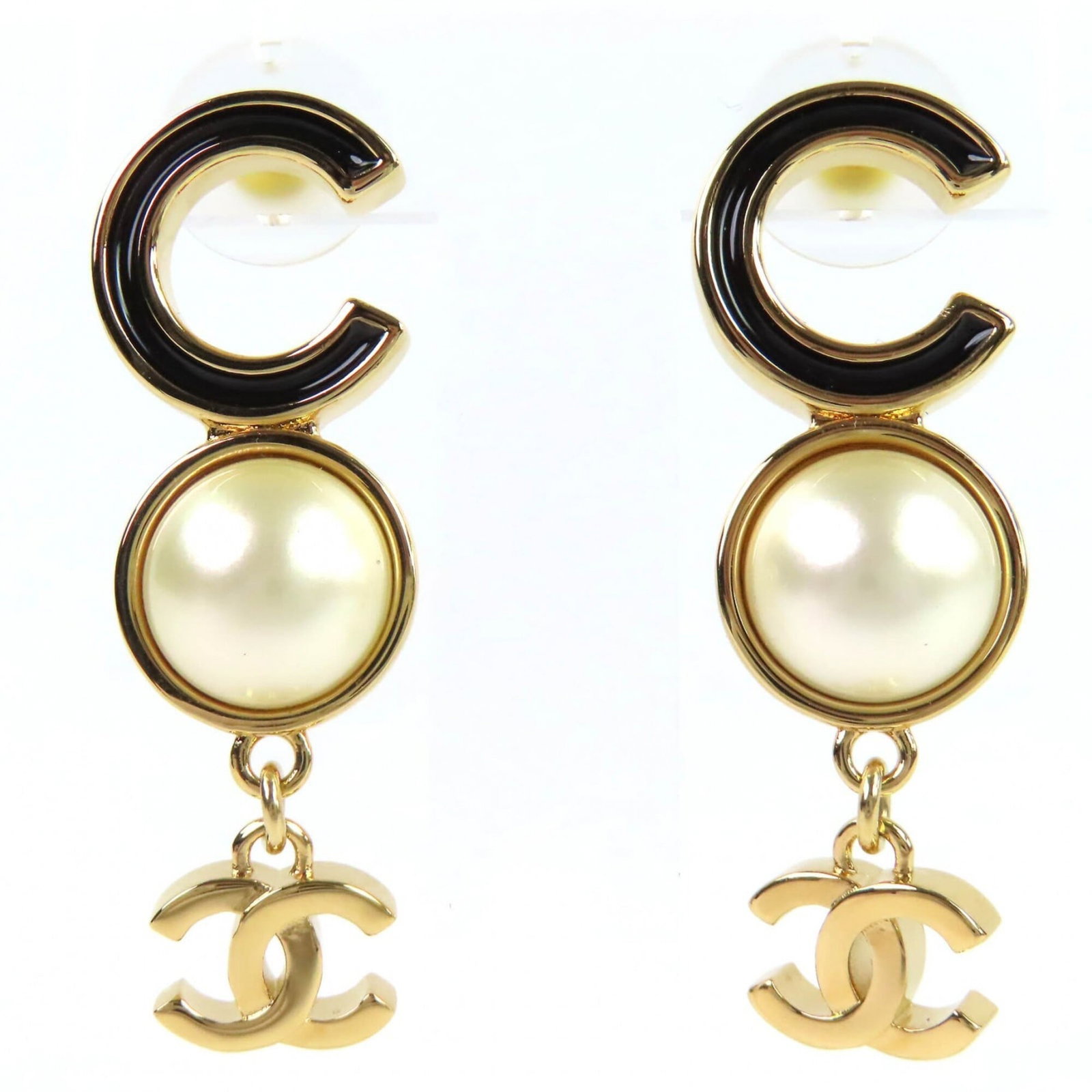Stud earrings by Chanel: Stud earrings by Chanel Stud earrings by Chanel, crafted in Italy with sleek black and gold details, measuring 45.00mm x 16.00mm. The understated design showcases the iconic brand's signature style. A