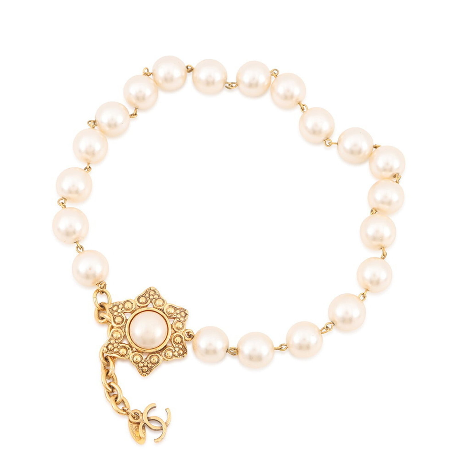 Faux Pearl Necklace Choker: Faux Pearl Necklace Choker Gold and artificial pearl details come together in this elegant faux pearl necklace choker, crafted from high-quality metal. The adjustable neck circumference allows for a c