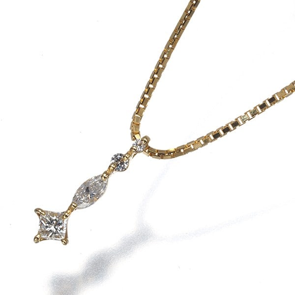 Agete Necklace Diamond 0.18Ct Marquise Cut Princess-Cut 18K Yg: Agete Necklace Diamond 0.18Ct Marquise Cut Princess-Cut 18K Yg 18k Yellow Gold Marquise Cut Princess-Cut Diamond Pendant Necklace. This elegant necklace features a stunning 0.18ct diamond pendant,