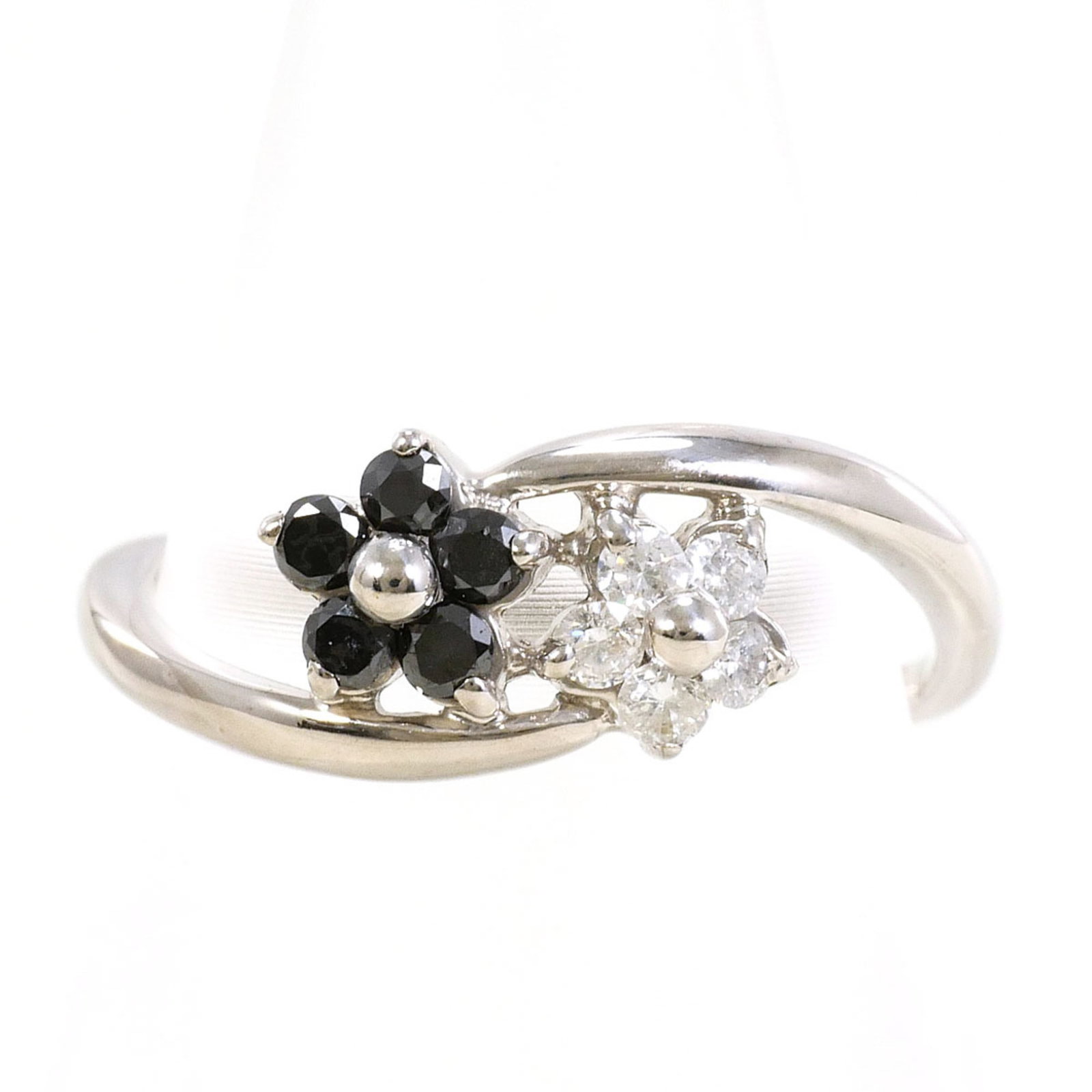 White Gold 18k Unbranded Band Ring (1 of 7)