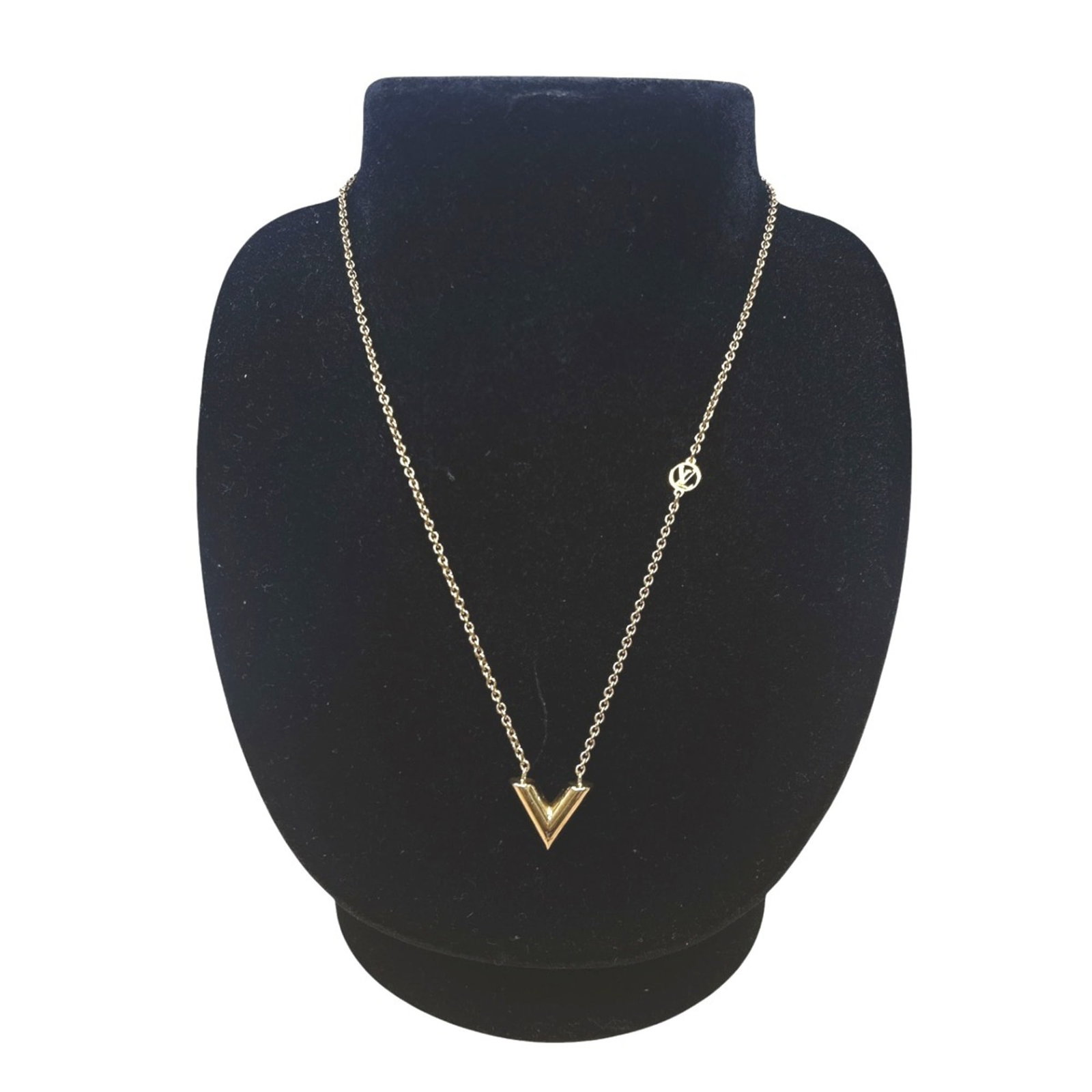 Louis Vuitton Necklace Collier Essential V Perle Gp M00857 Gold: Louis Vuitton Necklace Collier Essential V Perle Gp M00857 Gold Gold necklace featuring the Louis Vuitton Collier Essential V Perle GP design, crafted in Italy. This delicate gold chain boasts a small