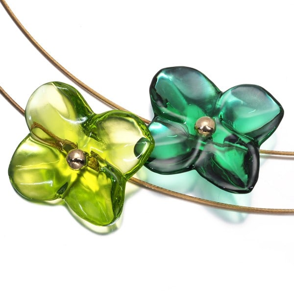 Crystal Necklace 18k Yellow 750 Gold Baccarat Hortensia Glass: Crystal Necklace 18k Yellow 750 Gold Baccarat Hortensia Glass 18k Yellow Gold Baccarat Hortensia Glass Crystal Necklace. This stunning necklace features a pendant made from Baccarat's renowned Hortens