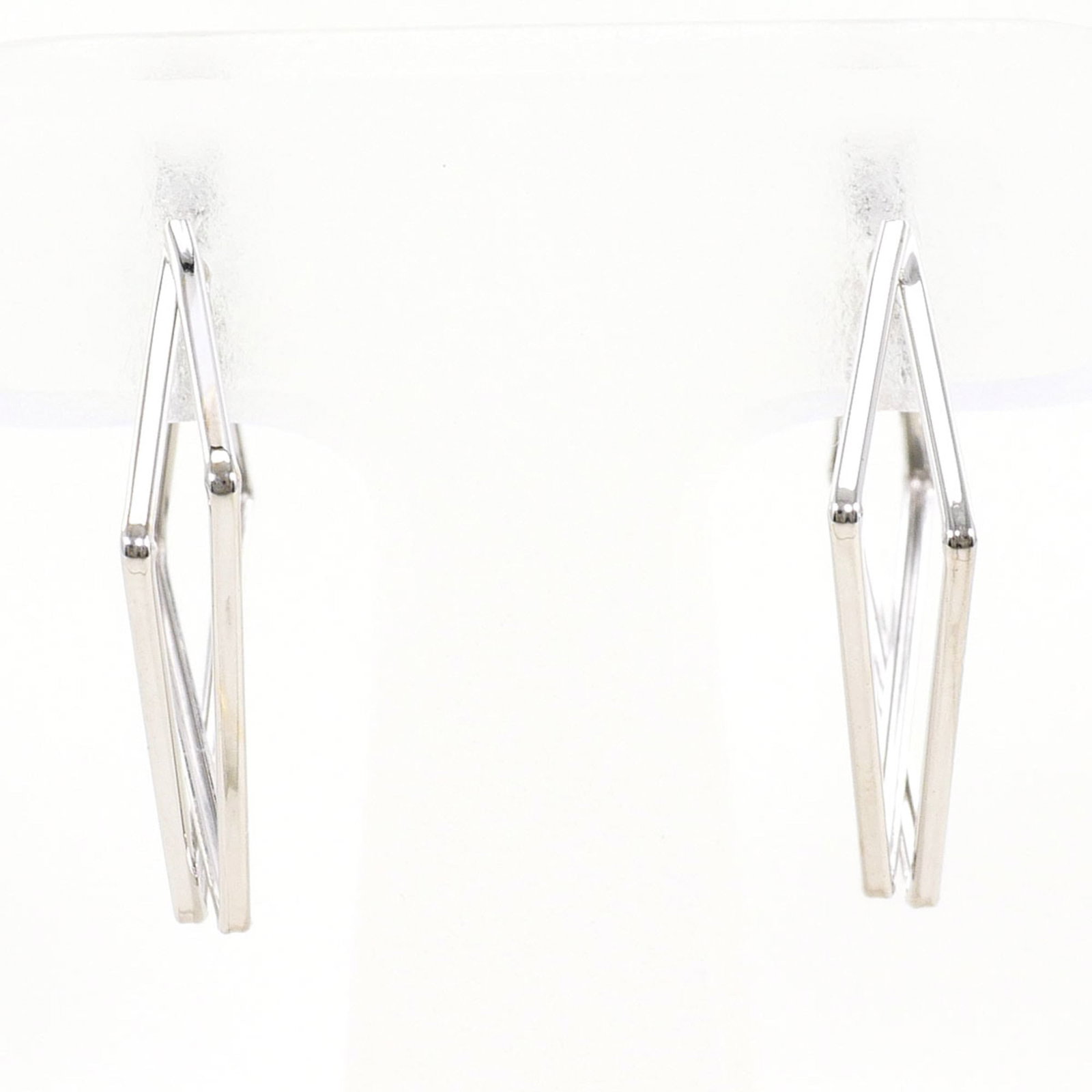 Unbranded Hoop Earrings White Gold (10K): Unbranded Hoop Earrings White Gold (10K) Unbranded white gold hoop earrings with a 10K metal purity, weighing 1.2g per pair, showcase the simplicity and elegance of unadorned white gold. Made from hig