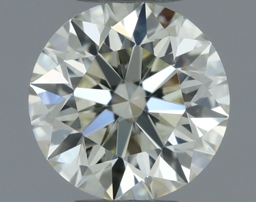 GIA Round 0.4ct N VVS2 - Loose Natural Diamond: GIA Round 0.4ct N VVS2 - Loose Natural Diamond GIA Round 0.4ct N VVS2 - Loose Natural Diamond, certified by the Gemological Institute of America (GIA) and bearing a signature, showcases exceptional cl