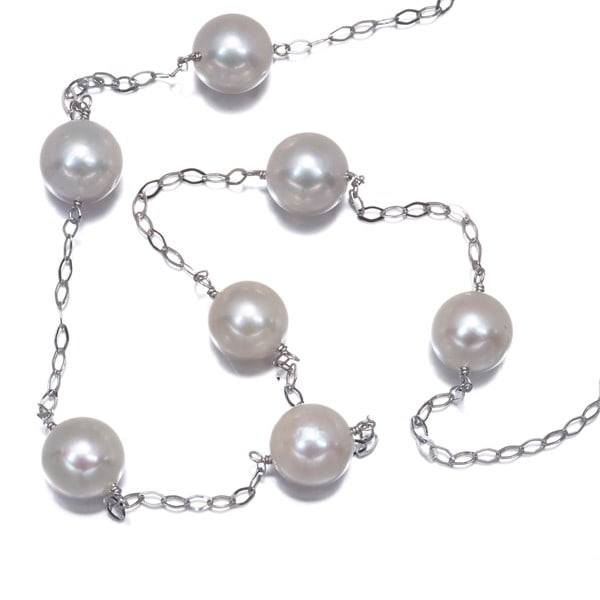 Pearl Akoya 7.2-7.4Mm Station Necklace White 18K 750 Gold: Pearl Akoya 7.2-7.4Mm Station Necklace White 18K 750 Gold The Akoya pearl station necklace boasts a stunning 7.2-7.4mm cultured pearl at its center, set in elegant white gold. This 18k masterpiece fea