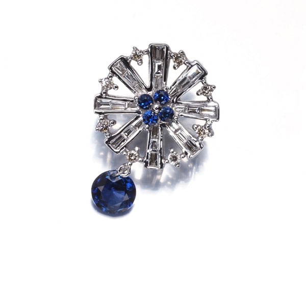 Sapphire 0.25Ctdiamond Pendant 18K 750 White Gold: Sapphire 0.25Ctdiamond Pendant 18K 750 White Gold 18k White Gold Pendant Features a Natural Sapphire and Diamond Combination, Set in a Timeless Design. The pendant showcases a 0.25ct diamond accompani