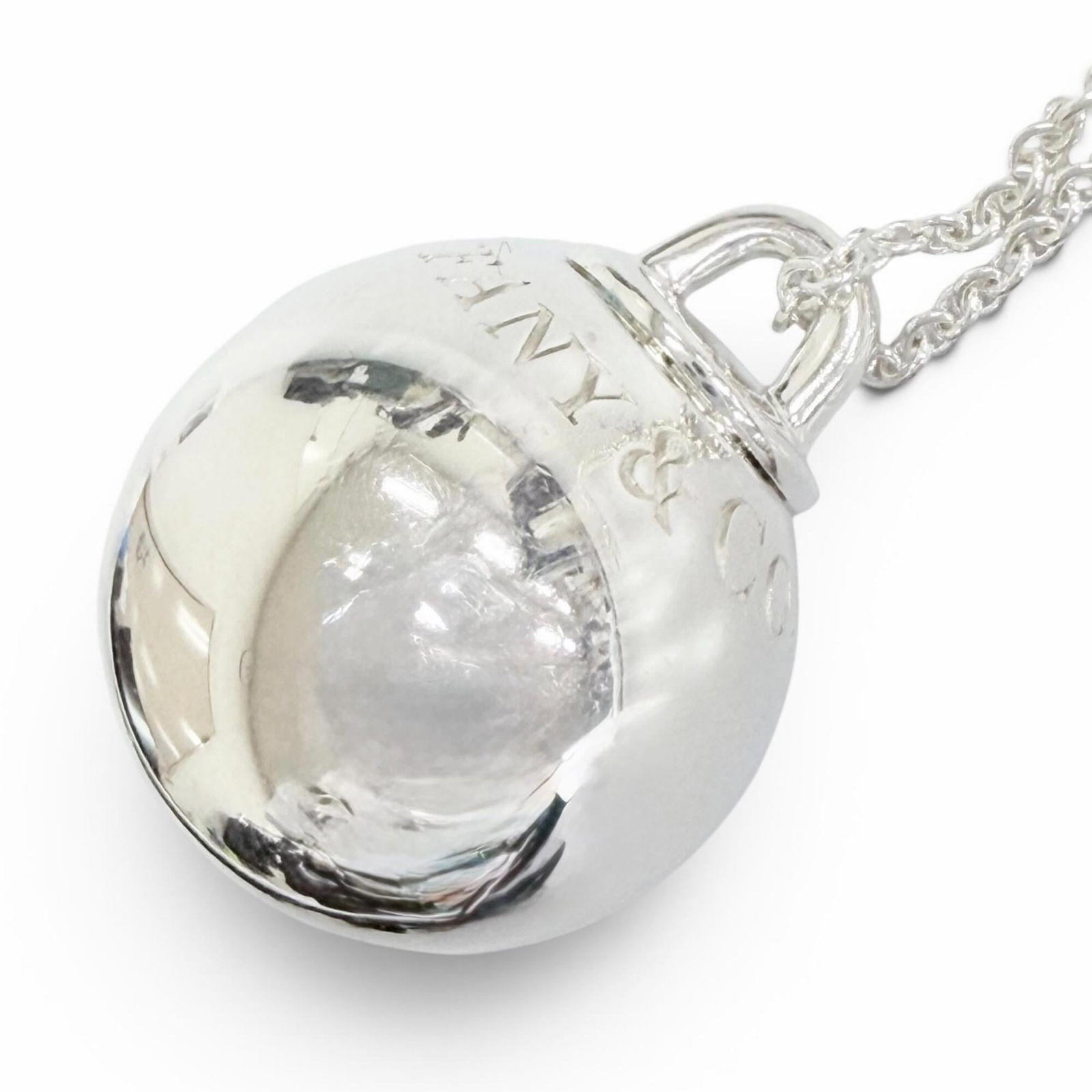 Tiffany Co hardwear ball pendant necklace ag925 19mm diameter 14.8g with box dust bag for women: Tiffany Co hardwear ball pendant necklace ag925 19mm diameter 14.8g with box dust bag for women Tiffany & Co. hardwear ball pendant necklace in sterling silver, featuring a 19mm diameter pendant and a