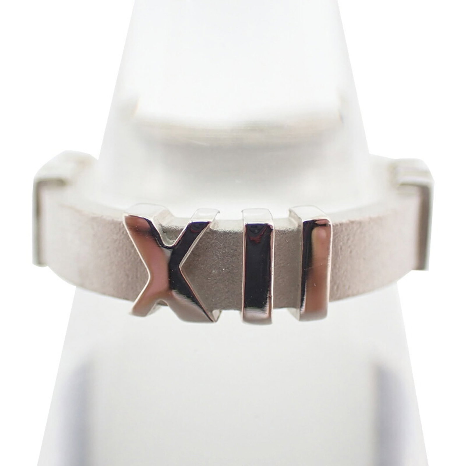 Tiffany Band Ring Sterling Silver 925: Tiffany Band Ring Sterling Silver 925 Sterling silver band ring from Tiffany, featuring high-quality craftsmanship and attention to detail. This US size 5.5 ring showcases the brand's signature style 