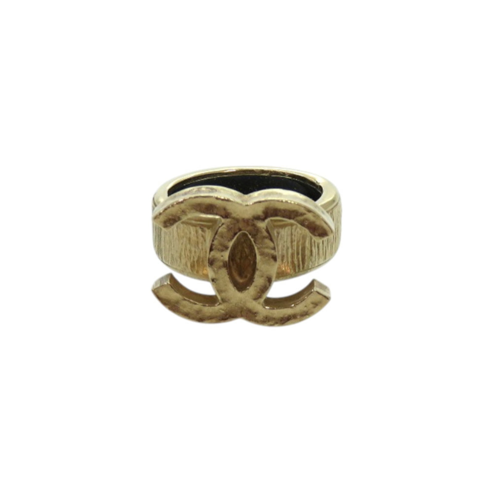 Metal ring by Chanel: Metal ring by Chanel Metal band ring by Chanel, available in black and gold finishes. Comes with box and dust bag for added protection. A sleek accessory from the renowned fashion house. Item