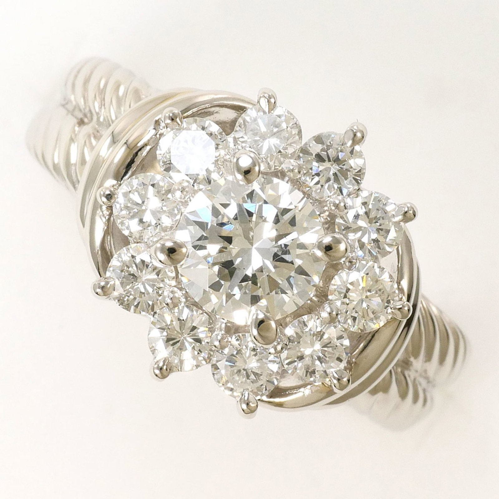Band ring platinum unbranded: Band ring platinum unbranded Platinum band ring with a 0.582 carat diamond, featuring a sleek US size 4.5 design and a sturdy 12mm width. This platinum unbranded band showcases the beauty of its metal