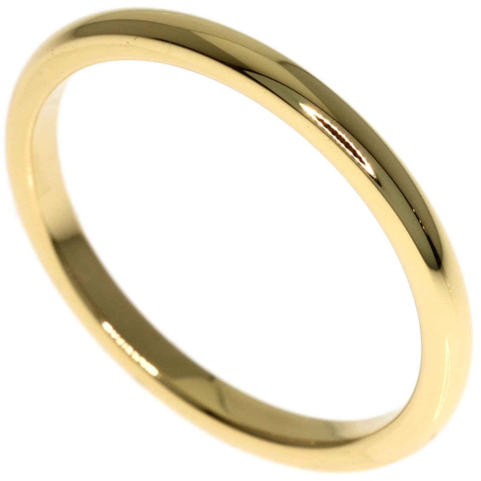 Tiffany ring gold 18k yellow band: Tiffany ring gold 18k yellow band 18k yellow gold band ring from Tiffany, featuring a classic design with a US size 7.5 fit. The band's yellow gold material provides a warm and elegant touch to any ou