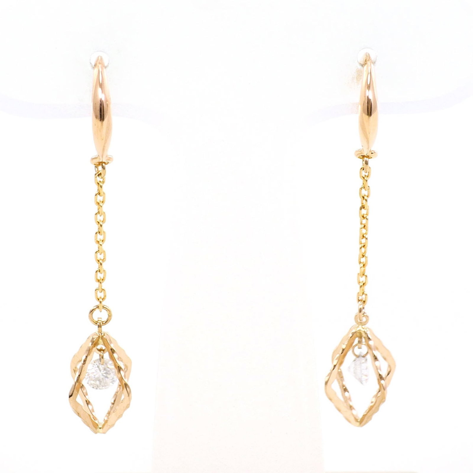 Pink Gold 18K Unbranded Pink Drop Earrings: Pink Gold 18K Unbranded Pink Drop Earrings Pink gold (18K) drop earrings feature a delicate design with a diamond stone, adding a touch of elegance to any outfit. Weighing in at 1g / 0.03oz and measur