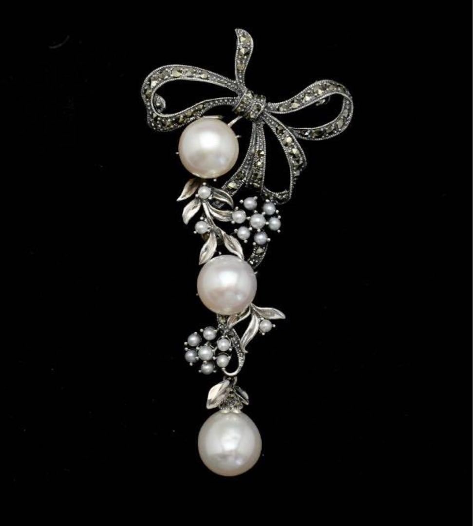 Rokuzan Pearl Brooch Pendant Baroque Seed Pearls Vintage Jewelry Collectible: Rokuzan Pearl Brooch Pendant Baroque Seed Pearls Vintage Jewelry Collectible Item Specifics: Primary Material: Sterling Silver Color: Silver White Material: Freshwater Pearl Marcasite Sterling Silver 
