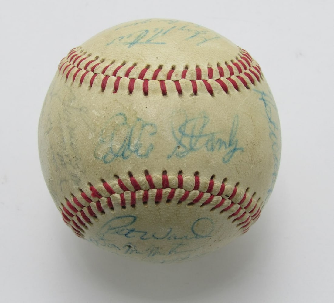 Multi signed baseball autographed by white sox team 1967 wilhelm hof.: Multi signed baseball autographed by white sox team 1967 wilhelm hof. Authentic multi-signed baseball from the 1967 Chicago White Sox team, bearing the signature of Wilhelm Hof. This rare piece of spo