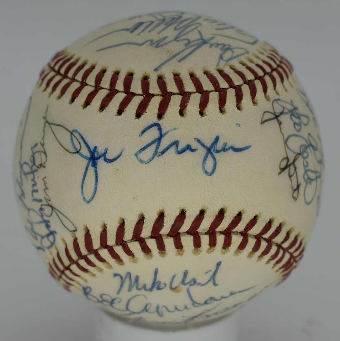 1976 New York Mets Team-Signed ONL Baseball (30) Tom Seaver PSA/ DNA 212328: 1976 New York Mets Team-Signed ONL Baseball (30) Tom Seaver PSA/ DNA 212328 Thirty (30) baseballs signed by the iconic Tom Seaver, legendary pitcher for the New York Mets in 1976. This collection feat