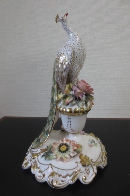 Royal Crown Derby Tallpeacock Rare Figurine Signed H9inch Vintage: Royal Crown Derby Tallpeacock Rare Figurine Signed H9inch Vintage Item Specifics: Artist: NA Signed By: NA Occasion: NA Size: NA Item Length: NA Number In Pack: NA Item Height: NA Style: NA Finish: NA