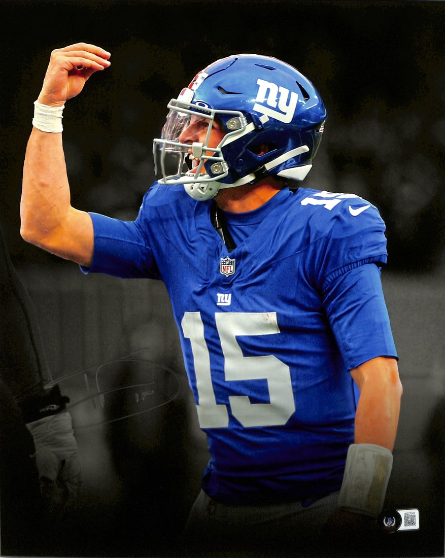 Tommy DeVito Signed Photo Giants NY 184861 Beckett: Tommy DeVito Signed Photo Giants NY 184861 Beckett Signed by Tommy DeVito, a legendary figure in the world of football, this photo showcases his unique personality and style. Brought to you by Beckett