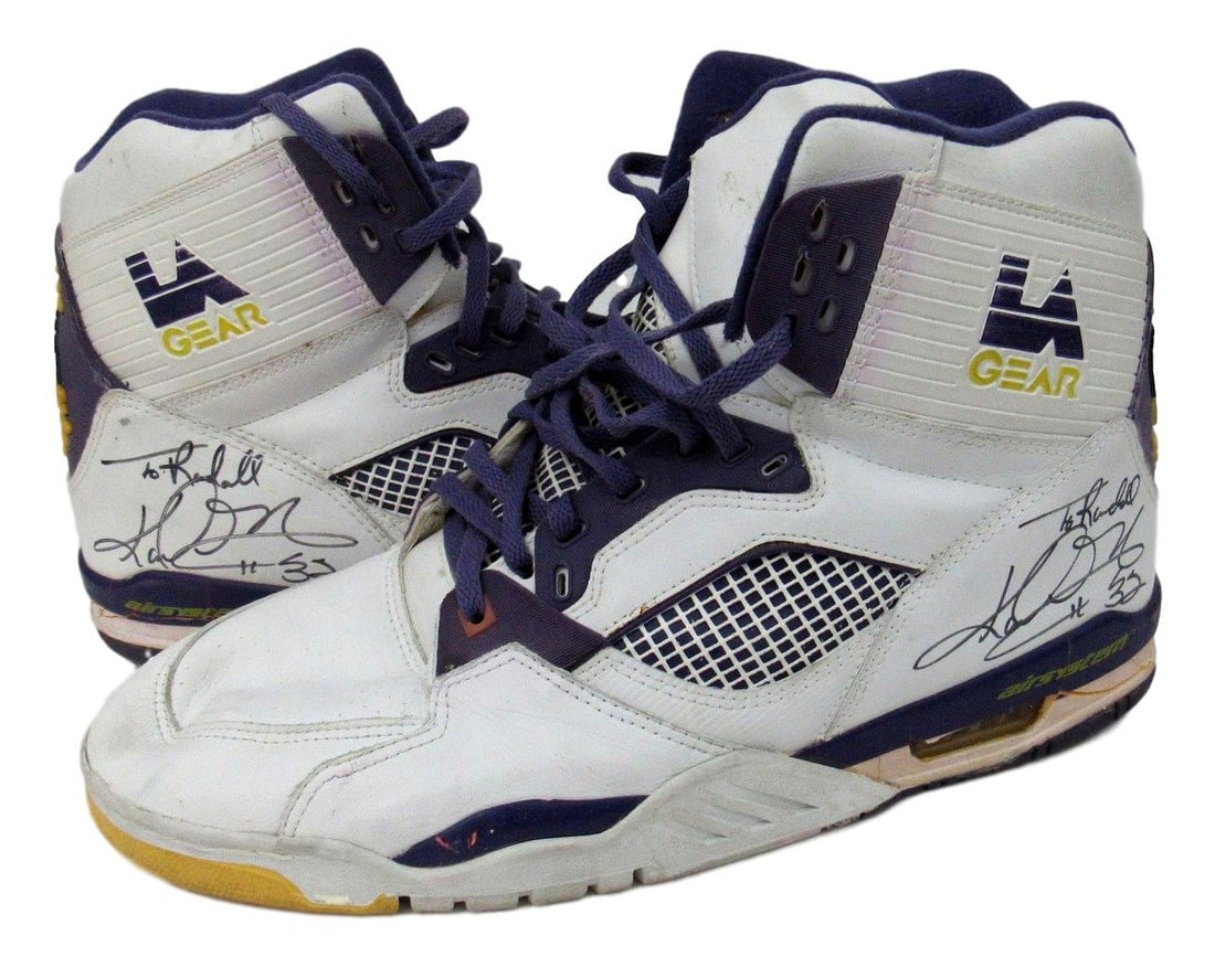 Karl Malone signed shoes rare game worn sneakers LA gear 1990 Utah jazz.: Karl Malone signed shoes rare game worn sneakers LA gear 1990 Utah jazz. Karl Malone signed shoes, rare game-worn sneakers from LA Gear in 1990, worn by the Utah Jazz. These iconic shoes bear a signat