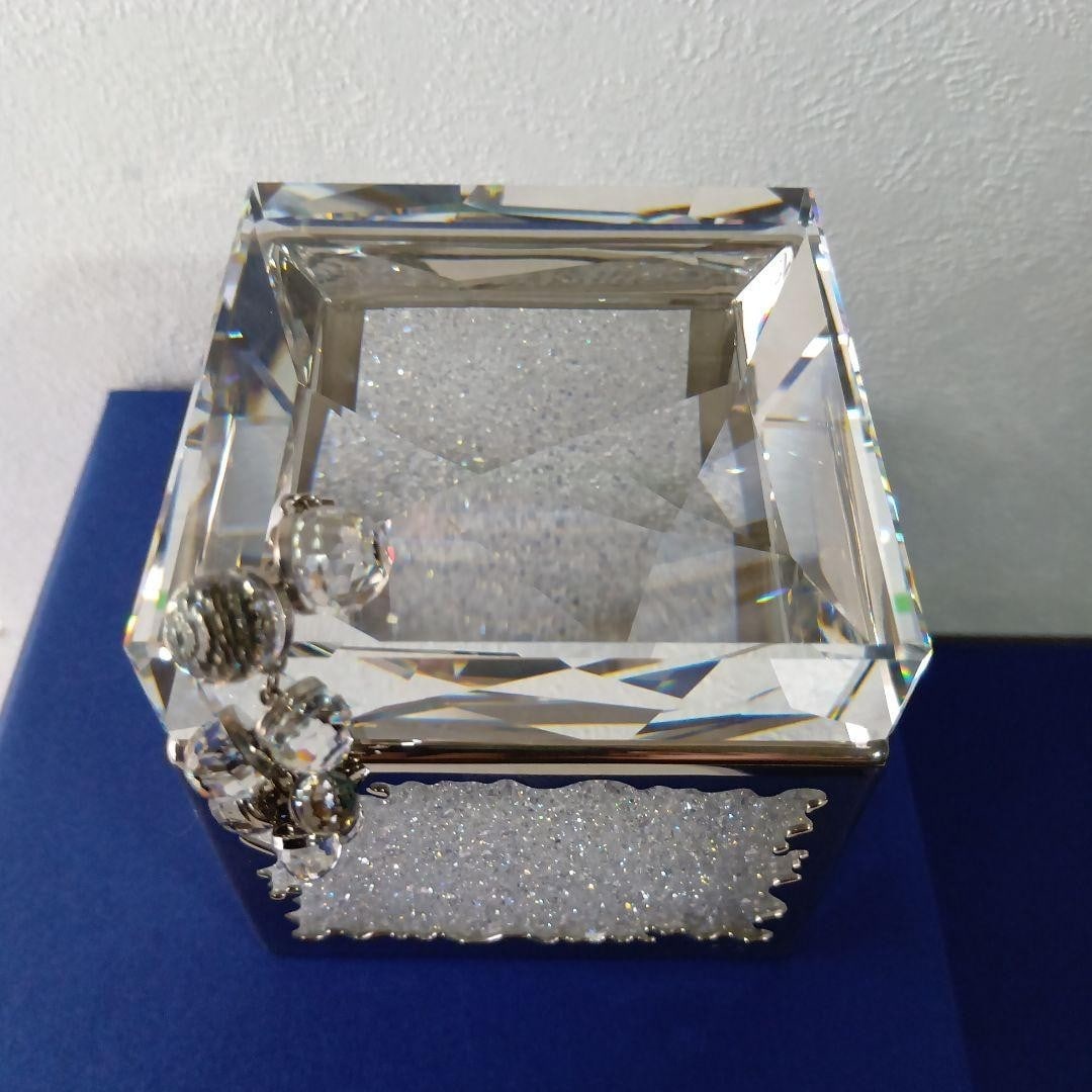 Swarovski Treasure Box Figurine 172401 Edith Mair Retired Box Certificate: Swarovski Treasure Box Figurine 172401 Edith Mair Retired Box Certificate Item Specifics: Occasion: All Occasions Size: Small Item Length: 1.5 in Number In Pack: 1 Item Height: 1.5" Style: Modern Fini