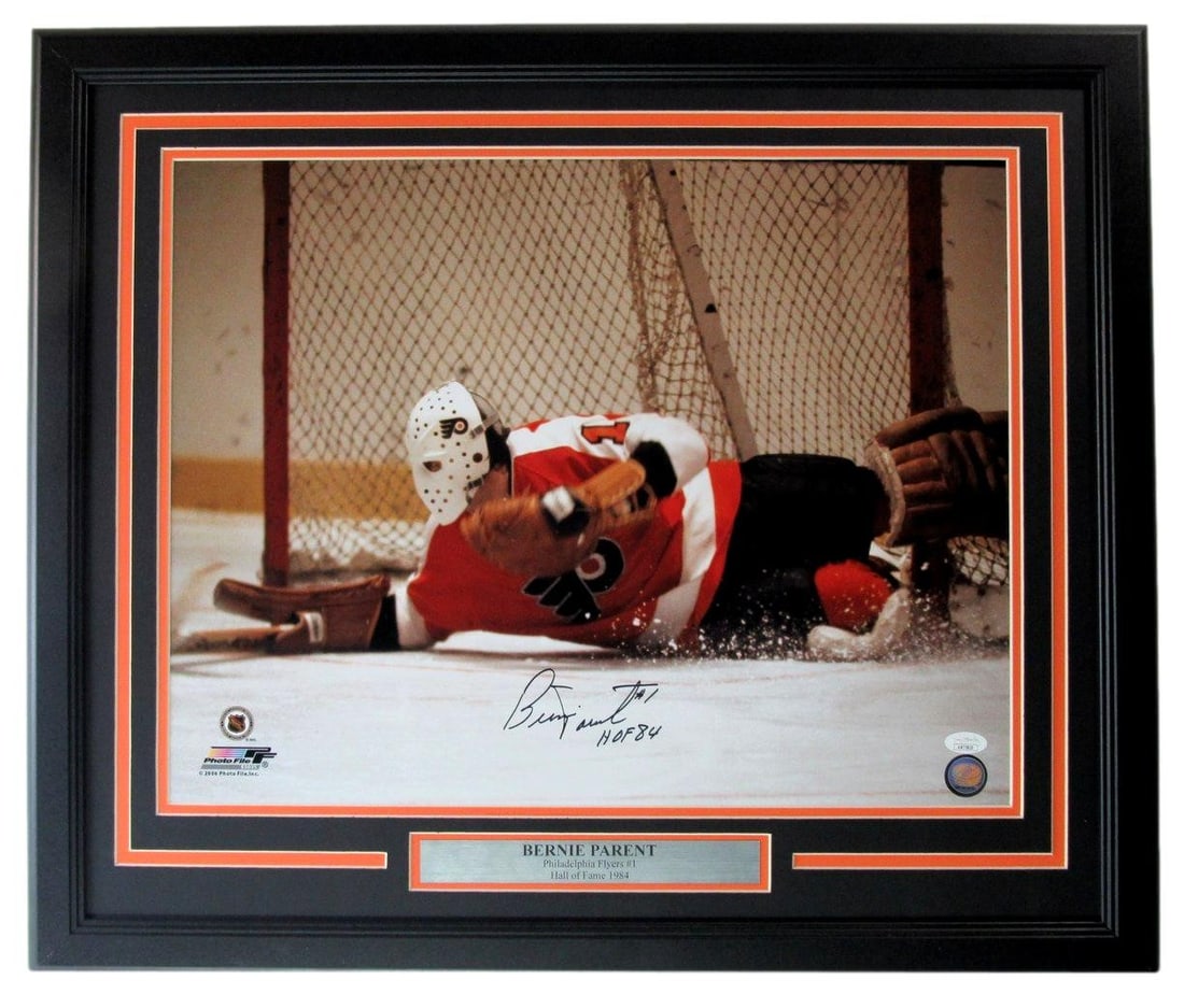 Parent HOF Bernie Signed Inscr 16x20 Photo Framed Flyers Philadelphia 205106 JSA: Parent HOF Bernie Signed Inscr 16x20 Photo Framed Flyers Philadelphia 205106 JSA Signed by NHL legend Bernie Parent, this 16x20 photo features an iconic moment in hockey history. Framed and presented 