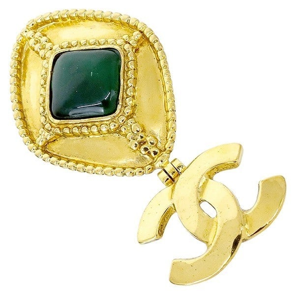 Vintage CHANEL 96A Coco Mark CC Green Gripoix Pin Brooch Gold Plated: Vintage CHANEL 96A Coco Mark CC Green Gripoix Pin Brooch Gold Plated Item Specifics: Brand: CHANEL Type: Brooch Color: Gold Material: Metal Main Stone Color: Green Metal: Gold Plated Number Of