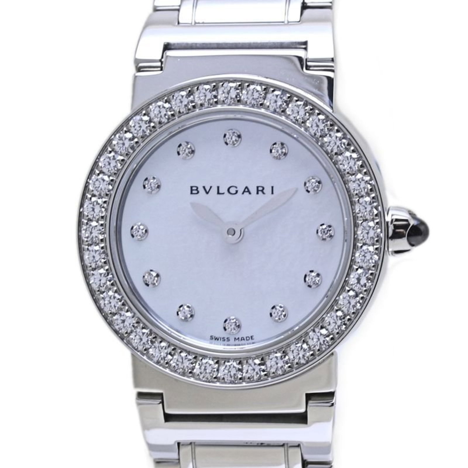 Bvlgari Wristwatch: Bvlgari Wristwatch Stainless steel case and band add a sleek touch to this Bvlgari quartz wristwatch, featuring a white shell dial. With its compact 26mm size and 16cm length, it's designed for everyd