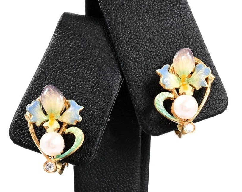 Masriera Flower Leaf Botanical Pearl Diamond Enamel 18k Yellow Gold Earrings: Masriera Flower Leaf Botanical Pearl Diamond Enamel 18k Yellow Gold Earrings Item Specifics: Number Of Diamonds: 2 Shape: Flower Occasion: Anniversary Birthday Christening Christmas Confirmation/Commu