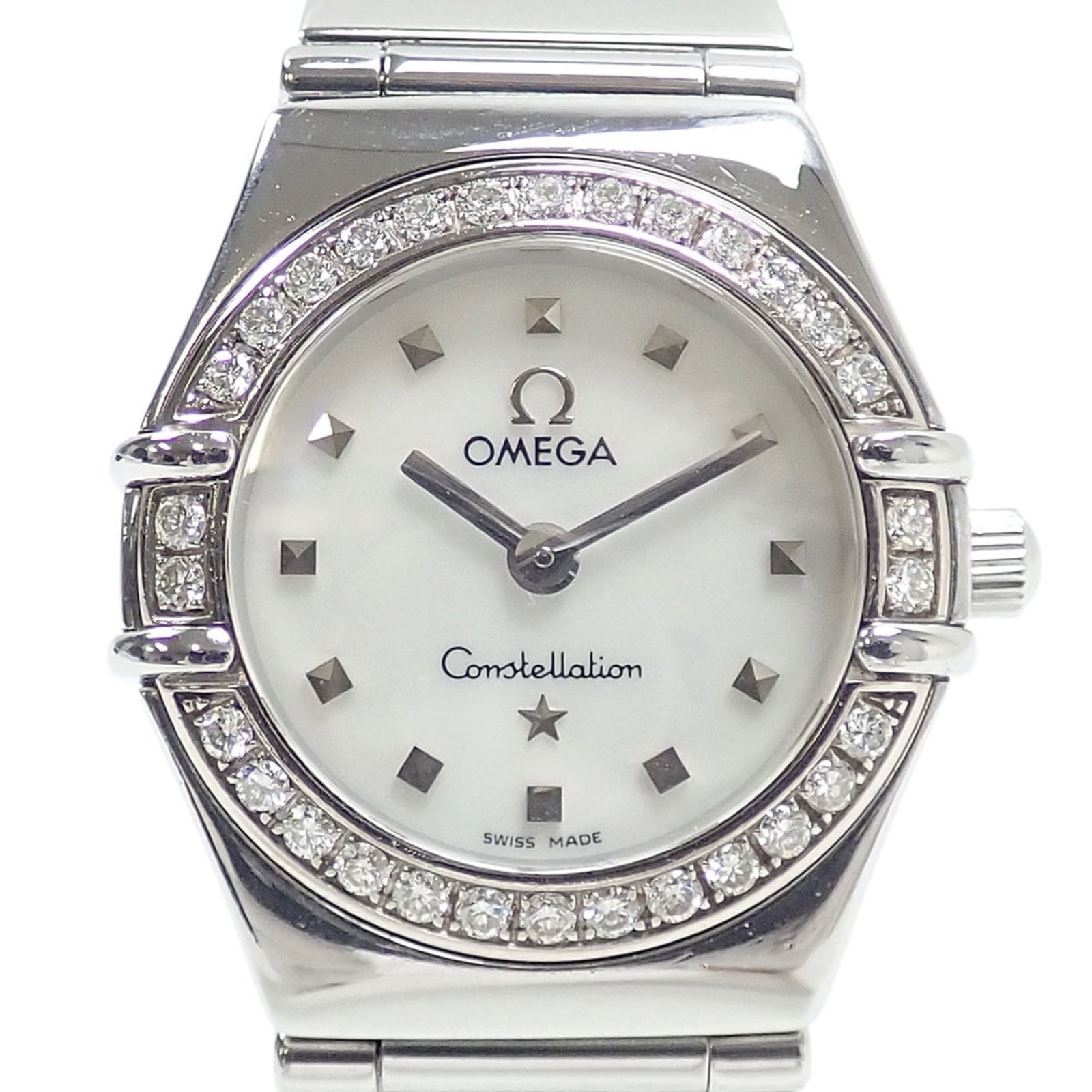 Omega Wristwatch: Omega Wristwatch Stainless steel case and band, the Omega Wristwatch boasts a sleek white dial. With its quartz movement and 22mm diameter case, this watch is designed for everyday wear. Its compact s