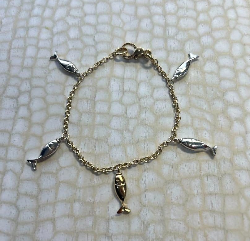 Vintage Pomellato 5 Fish Charms 18k Yellow Gold and Silver Bracelet Bangle 7.7in: Vintage Pomellato 5 Fish Charms 18k Yellow Gold and Silver Bracelet Bangle 7.7in Item Specifics: Materials Sourced From: Italy Shape: Fish Closure: Lobster Occasion: Anniversary Birthday Christmas Eng