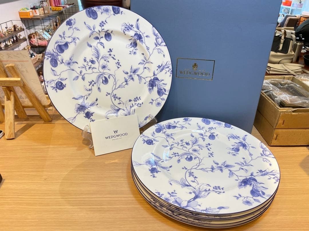 3 Wedgwood Blue plum Large Dinner Plates 10.6in Set Of 6 Bone china England: 3 Wedgwood Blue plum Large Dinner Plates 10.6in Set Of 6 Bone china England Item Specifics: Origin: England Pattern: Floral Shape: Round Occasion: All Occasions Color: Blue Set Includes: Dinner Plate 