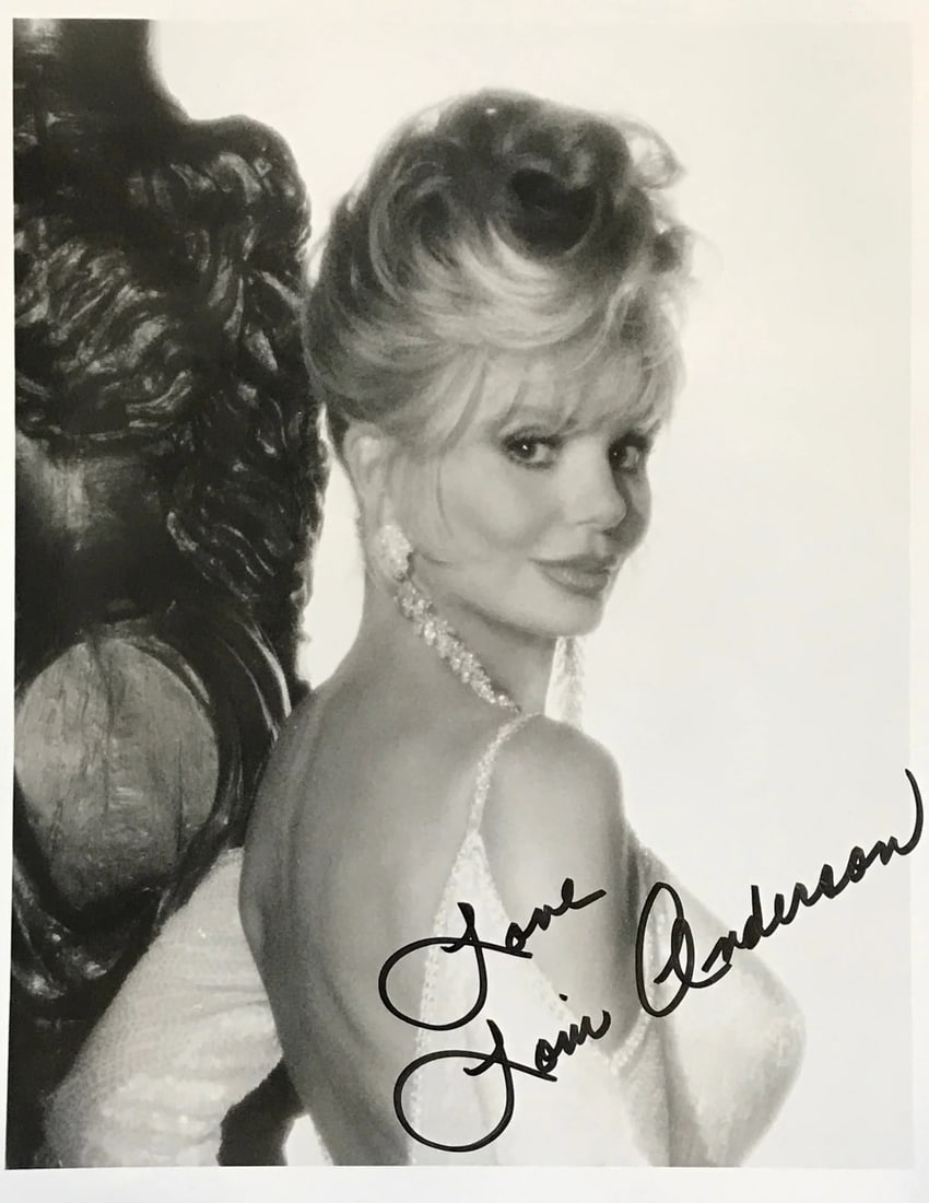 Lonnie Anderson Autographed 8x10 Photo (JSA): Lonnie Anderson Autographed 8x10 Photo (JSA) Lonnie Anderson's sharpie signature adds a touch of authenticity to this 8x10 photo, bearing his mark across the front. The James Spence Authentication