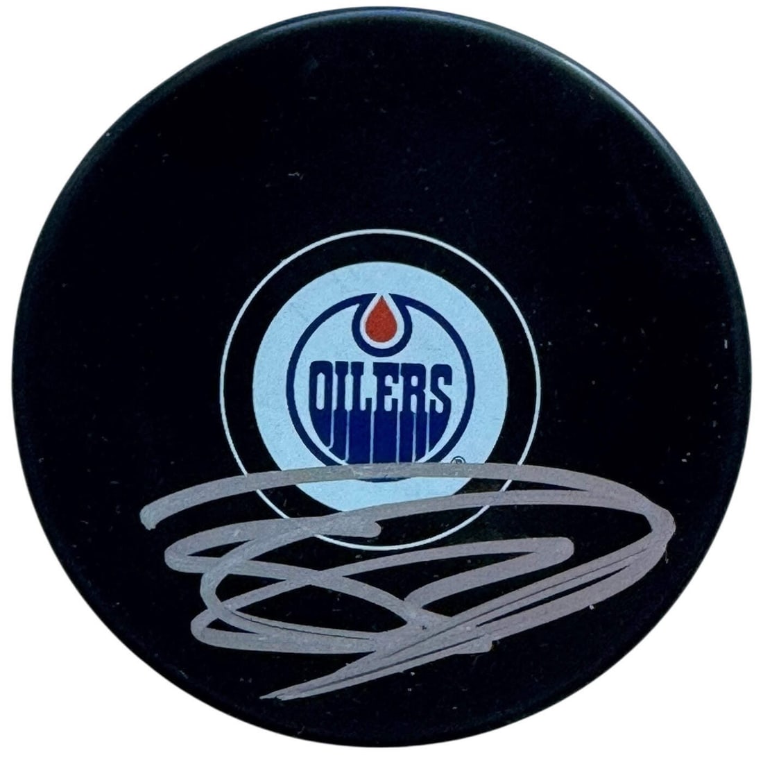 Skinner Stuart Autographed Edmonton Oilers Logo Beckett: Skinner Stuart Autographed Edmonton Oilers Logo Beckett Stuart Skinner's silver sharpie signature adds a touch of authenticity to this Edmonton Oilers logo puck, bearing the mark of the talented goalt