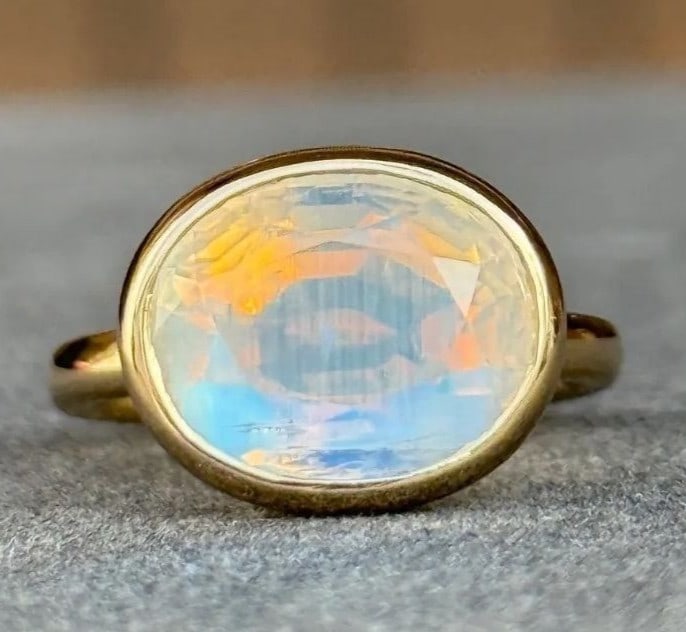 Large Rainbow Moonstone 22k Gold Statement Ring from Marie Helene de Taillac: Large Rainbow Moonstone 22k Gold Statement Ring from Marie Helene de Taillac Item Specifics: Antique: No Shape: Oval Occasion: Anniversary Birthday Christening Christmas Engagement Graduation Mother's