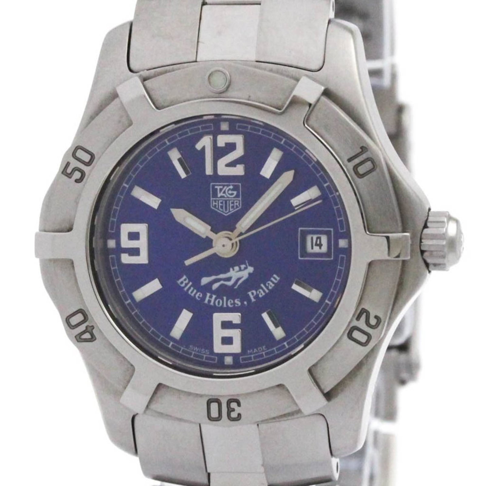 Wristwatch by Tag Heuer: Wristwatch by Tag Heuer Stainless steel case and band, the WN1316 Tag Heuer wristwatch boasts a sleek blue dial. This quartz-powered timepiece features date functionality and weighs in at just 80g. A 