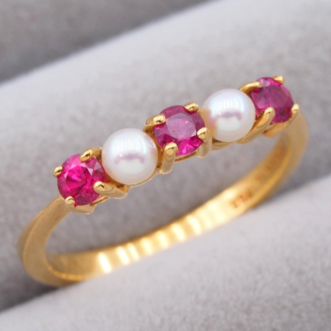 Vintage Tiffany & Co 18k Yellow Gold Ruby Pearl Band 5 Stone Ring US5.5 EU50.5: Vintage Tiffany & Co 18k Yellow Gold Ruby Pearl Band 5 Stone Ring US5.5 EU50.5 Item Specifics: Antique: No Shape: Round Occasion: Anniversary Birthday Christening Christmas Engagement Graduation Mothe