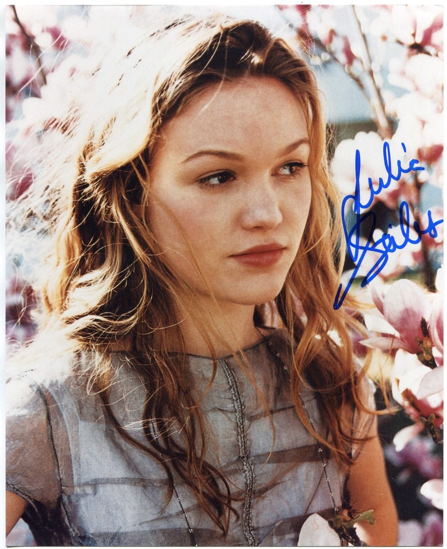 Julia Stiles Autographed 8x10 Photo: Julia Stiles Autographed 8x10 Photo Authentic Julia Stiles signed 8x10 photo, verified by Rich Altman's authentication service and accompanied by a Certificate of Authenticity from . This rare photo b