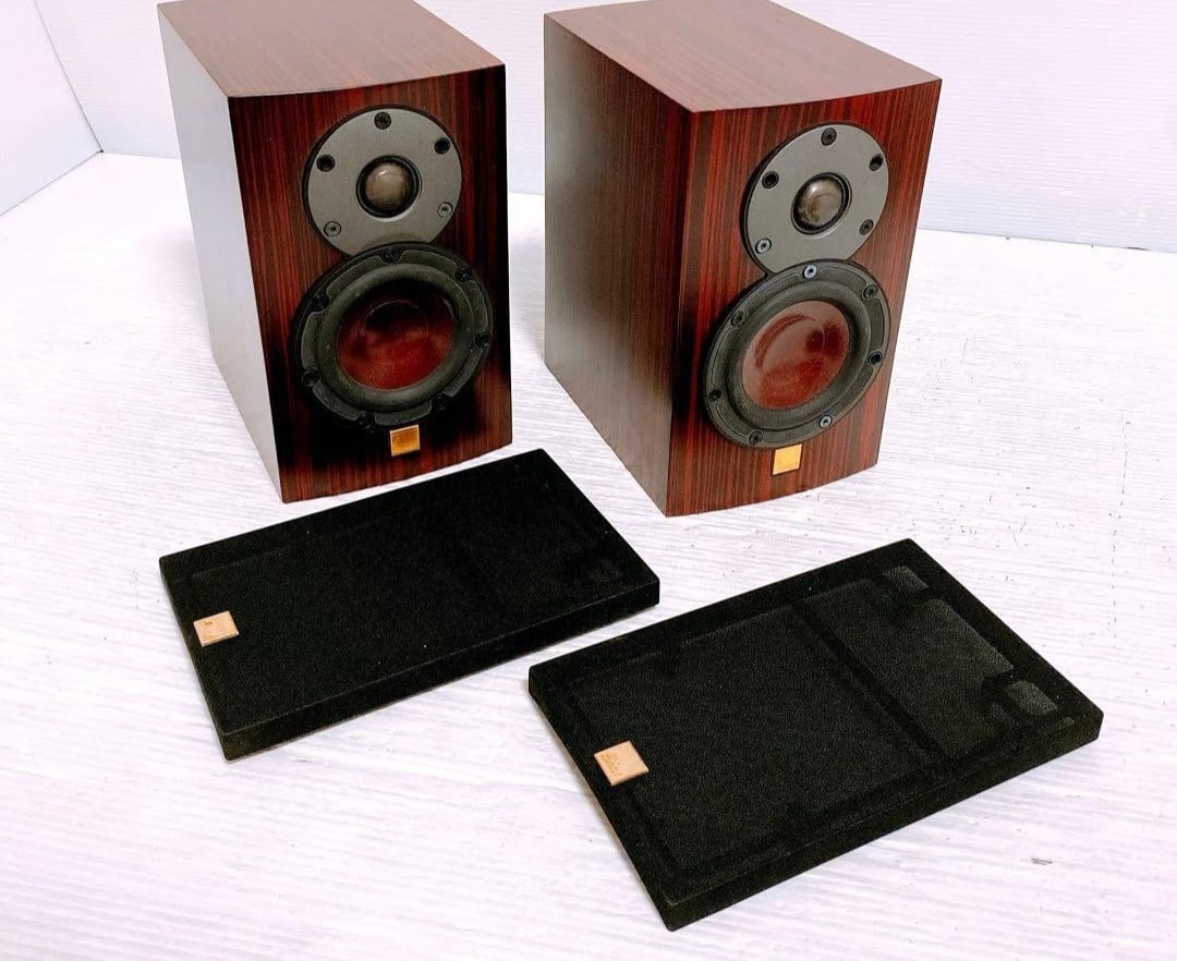 DALI MENTOR MENUET SE Bookshelf Speakers Pair 30th Anniversary Model Working: DALI MENTOR MENUET SE Bookshelf Speakers Pair 30th Anniversary Model Working Item Specifics: Shape: NA System Configuration: NA Band: NA Item Length: NA Smart Home Compatibility: NA Audio Inputs: NA I
