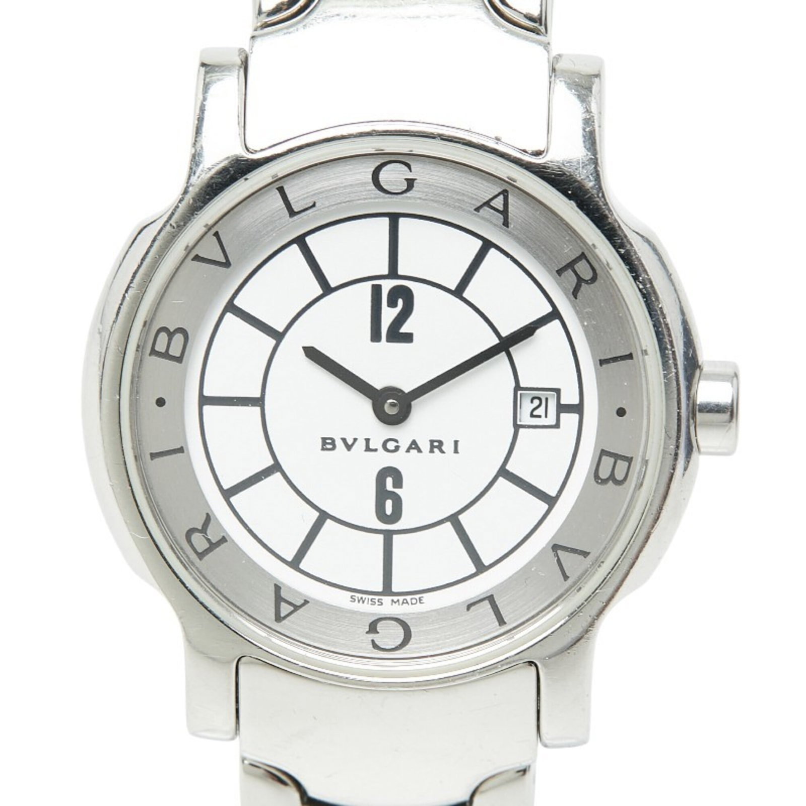 Bvlgari Wristwatch: Bvlgari Wristwatch Stainless steel case and band, paired with a white quartz movement, make for a sleek and modern timepiece. The Bvlgari wristwatch boasts a compact design, measuring 28.2mm in diamet