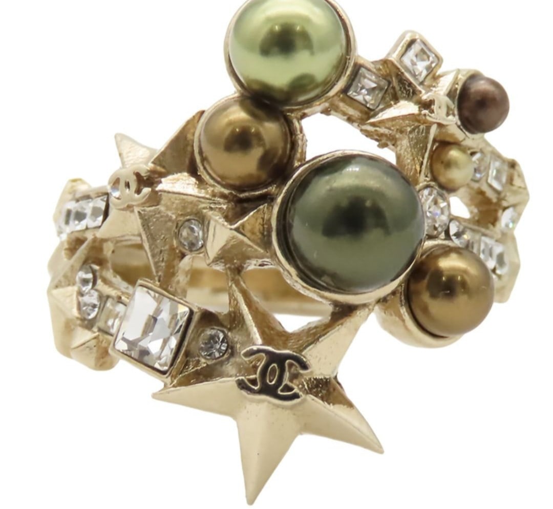 Coco CC Rhinestone Star Pearl Motif Color Chanel A17 Faux US6.5: Coco CC Rhinestone Star Pearl Motif Color Chanel A17 Faux US6.5 Item Specifics: Brand: CHANEL Ring Size: 6.5 Type: Ring Color: Gold Style: Ring Material: Metal Product Disclaimer: Items may exhibit li