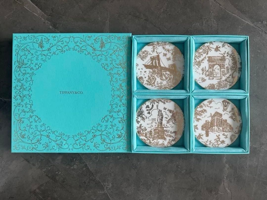 New York Porcelain Set Coaster Trim Gold Tiffany Toilette With Box Of 4: New York Porcelain Set Coaster Trim Gold Tiffany Toilette With Box Of 4 Item Specifics: Number Of Items In Set: 4 Shape: Square Occasion: All Occasions Size: Standard Bundle Listing: No Vintage: No Pe