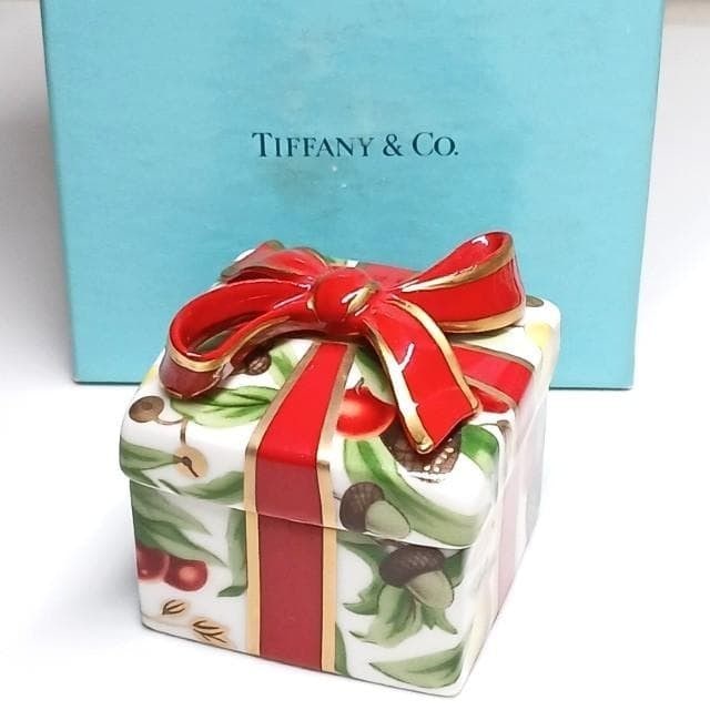 Vintage Holiday Trinket Box Lidded Rare Tiffany Case Porcelain: Vintage Holiday Trinket Box Lidded Rare Tiffany Case Porcelain Item Specifics: Handmade: No Product Disclaimer: All collectibles are sold as-is; any grading given reflects opinion, not a guarantee. Fo