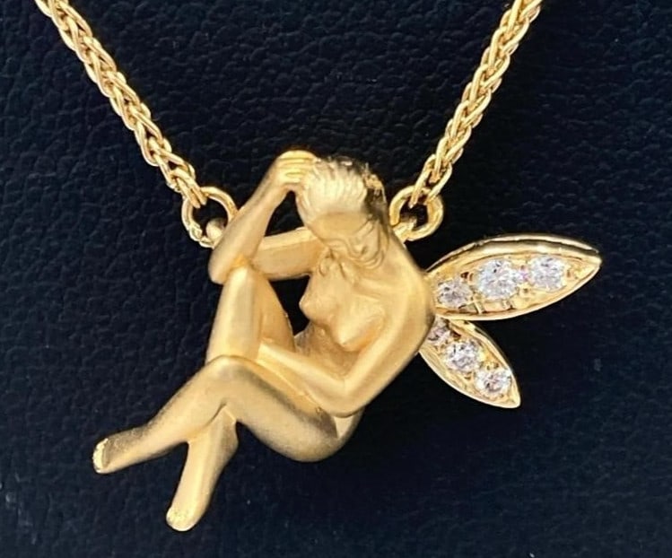 Carrera Winged Fairy Diamond Necklace Pendant 18k Gold with Certificate: Carrera Winged Fairy Diamond Necklace Pendant 18k Gold with Certificate Item Specifics: Pendant Shape: Fairy Closure: Lobster Occasion: Anniversary Birthday Christening Christmas Confirmation/Communio