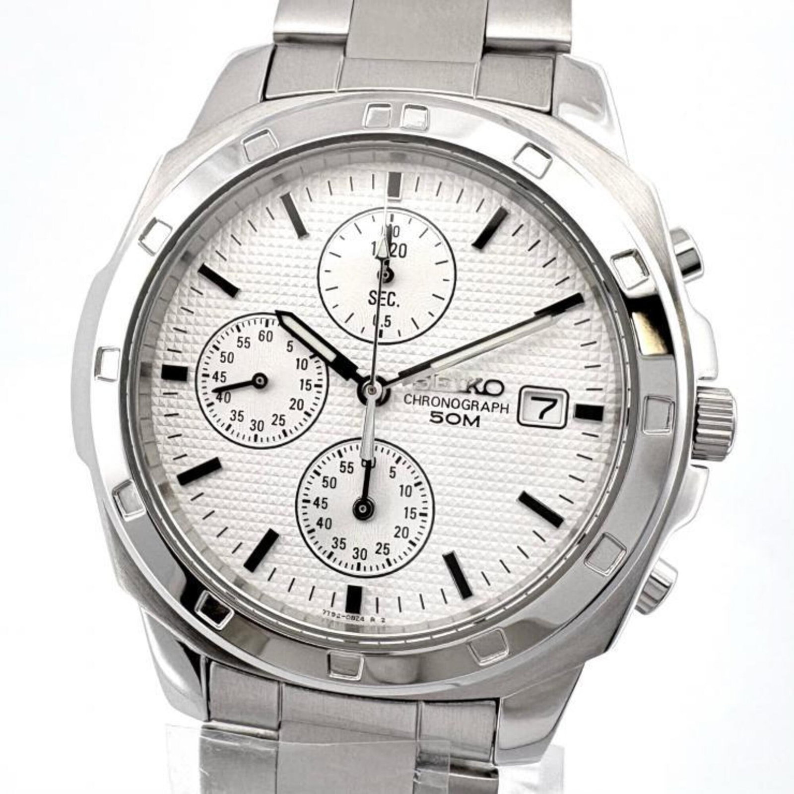 Seiko Wristwatch: Seiko Wristwatch Stainless steel case and band provide a sleek, modern look. The quartz movement ensures reliable timekeeping, while the white dial adds a touch of simplicity. With its 40mm diameter a