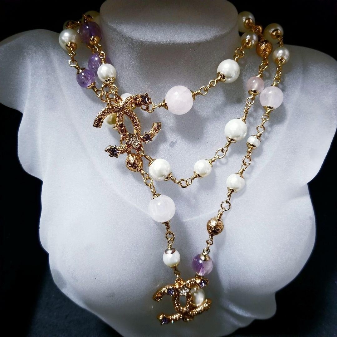 Coco Chanel Mark CC Faux Pearl Colored Stones Star Motif Long Necklace: Coco Chanel Mark CC Faux Pearl Colored Stones Star Motif Long Necklace Item Specifics: Brand: CHANEL Type: Necklace Color: Gold Style: Necklace Main Stone Color: White Purple Material: Metal Product