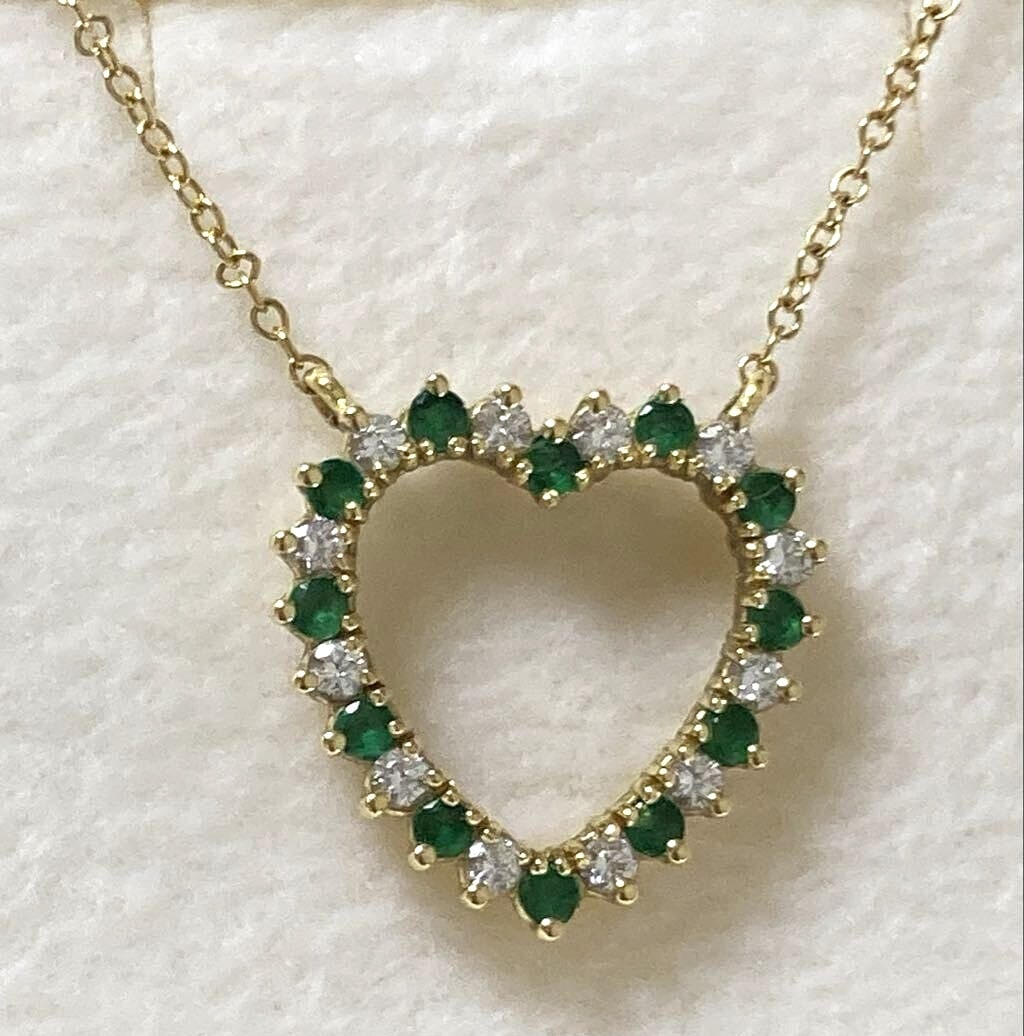 Tiffany & Co 18k Yellow Gold Heart Emerald Diamond Pendant Necklace Pendant: Tiffany & Co 18k Yellow Gold Heart Emerald Diamond Pendant Necklace Pendant Item Specifics: Pendant Shape: Heart Closure: Spring Ring Occasion: Anniversary Birthday Christening Christmas