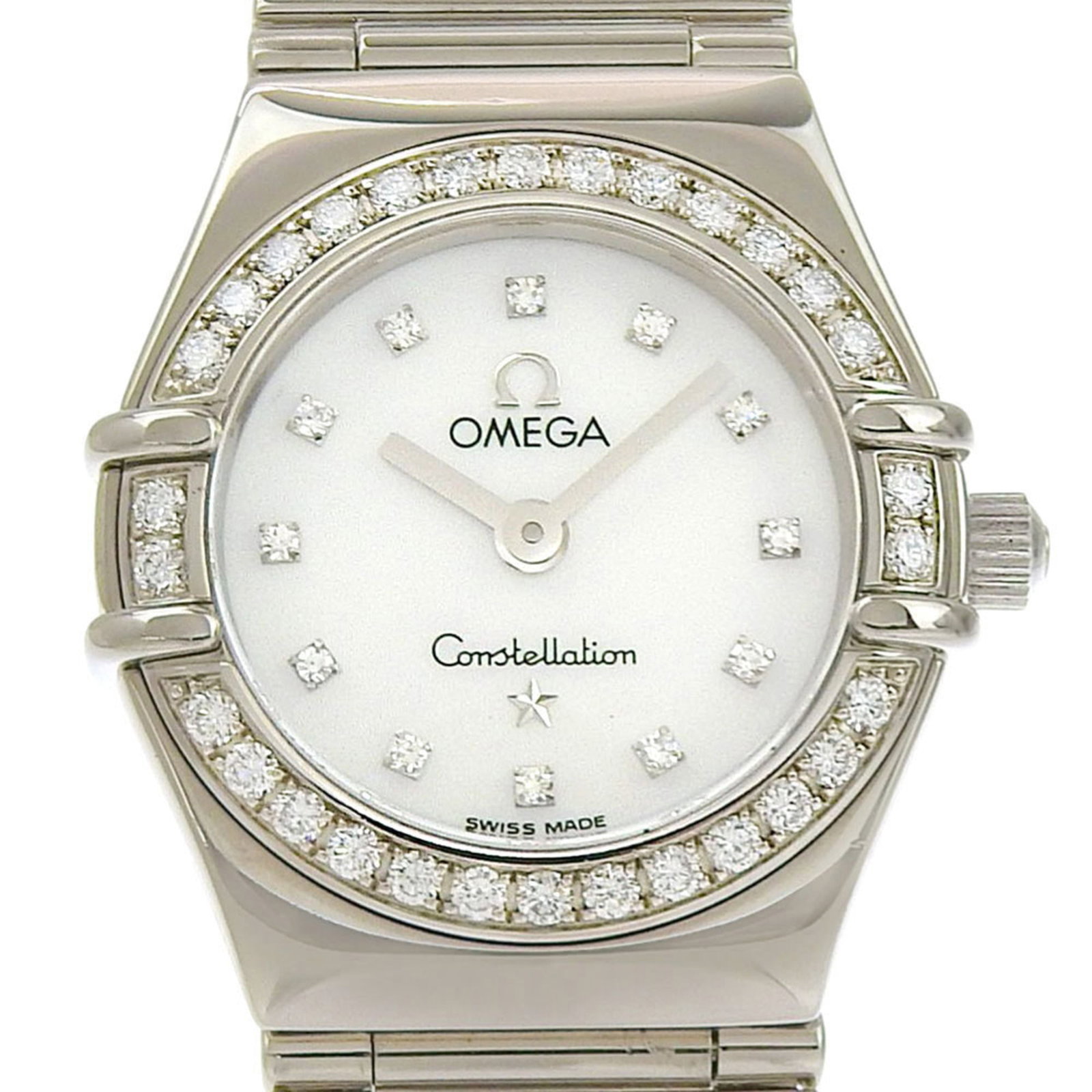 Omega Wristwatch: Omega Wristwatch White gold (18K) Omega wristwatch with a quartz movement, featuring a white shell dial and a 22mm case diameter. This elegant timepiece boasts a sleek design and a comfortable fit for