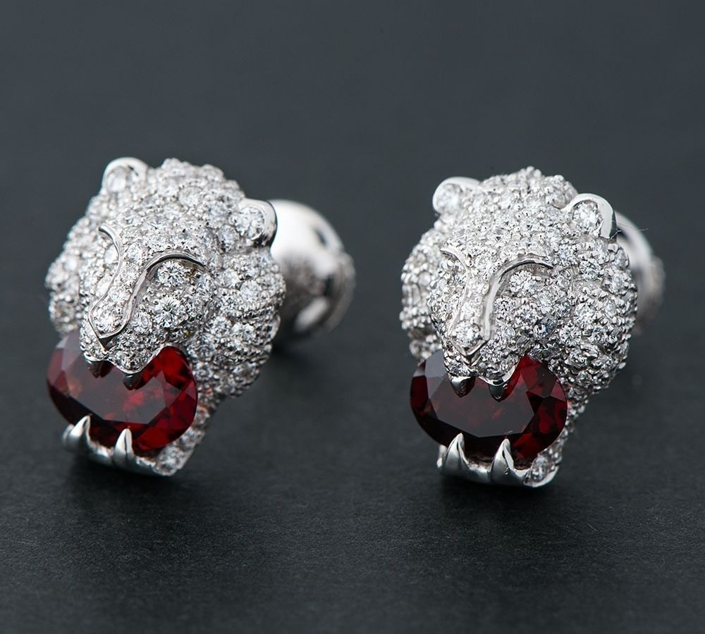 White Gold Lion Head Diamond Garnet Earring with 18K Rare: White Gold Lion Head Diamond Garnet Earring with 18K Rare Item Specifics: Brand: Gucci Type: Earrings Closure: Stud Metal Purity: 18k Color: White Gold Style: Stud Base Metal: White Gold Material: Met