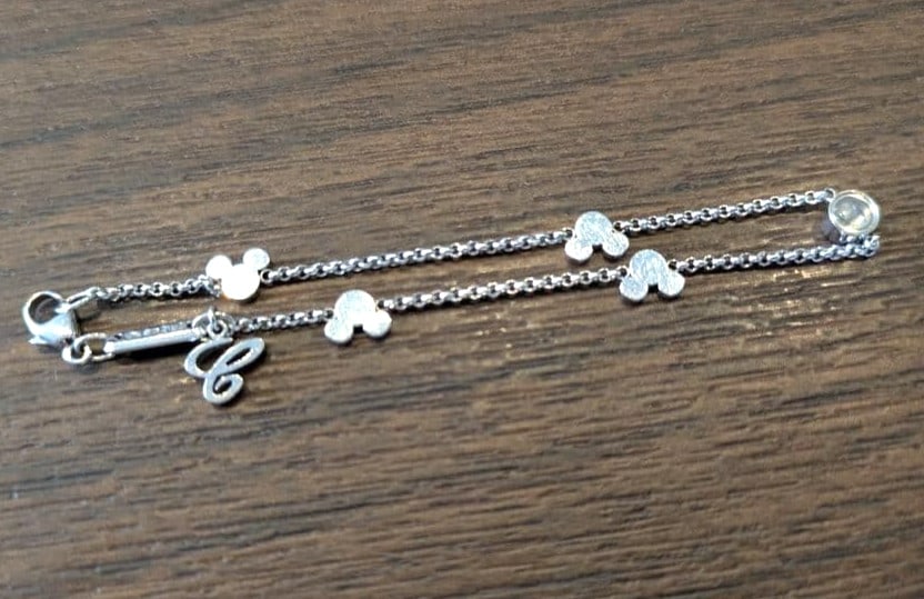 Chopard Happy Mickey Diamond 18K White Gold Bracelet Bangle with Paper: Chopard Happy Mickey Diamond 18K White Gold Bracelet Bangle with Paper Item Specifics: Number Of Diamonds: 1 Antique: No Shape: Mickey Mouse Closure: Lobster Occasion: Anniversary Birthday Christmas E