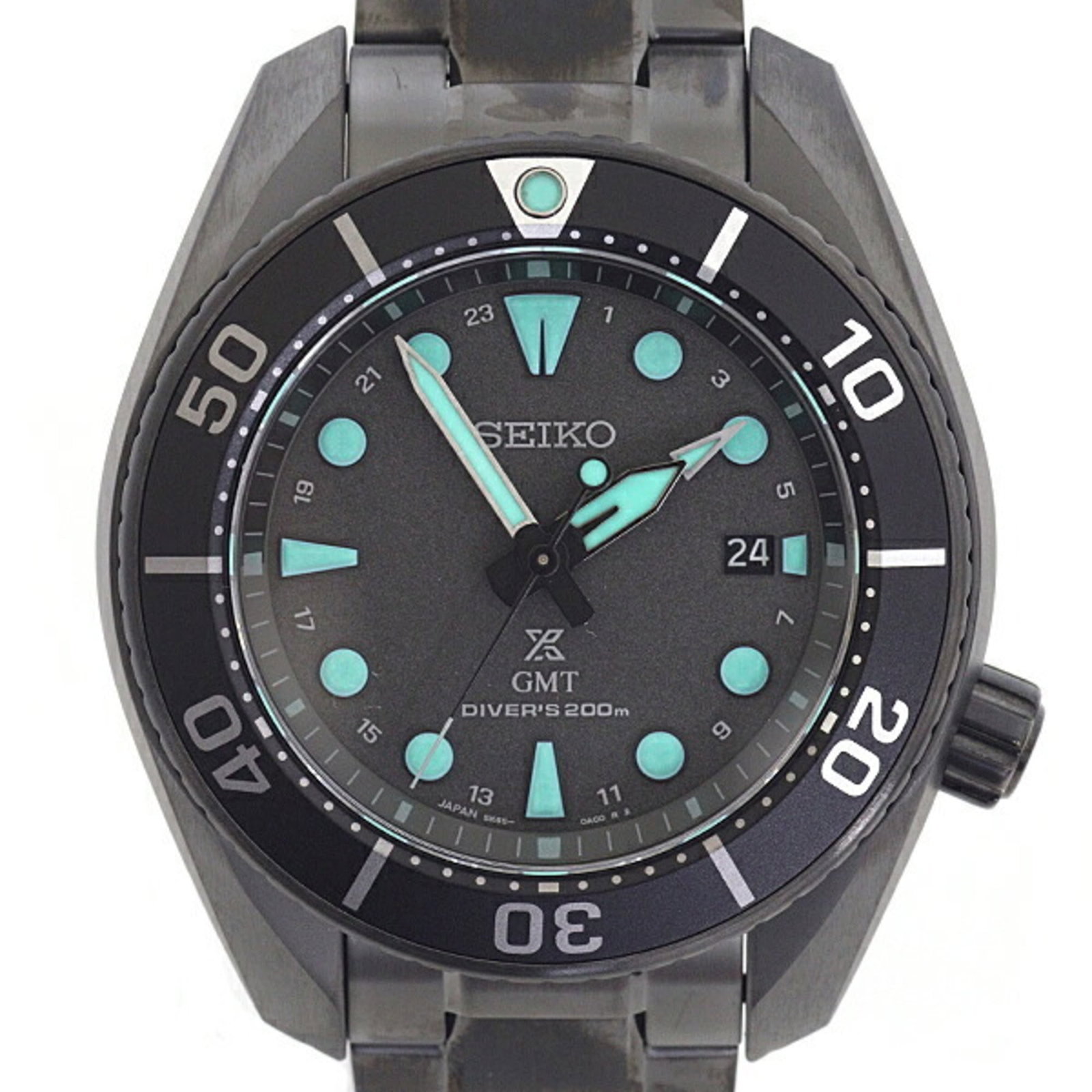 Seiko Wristwatch: Seiko Wristwatch Seiko's solar-powered wristwatch boasts a sleek dark gray dial and durable stainless steel case and band, perfect for everyday wear. With its 42mm diameter and comfortable 21cm