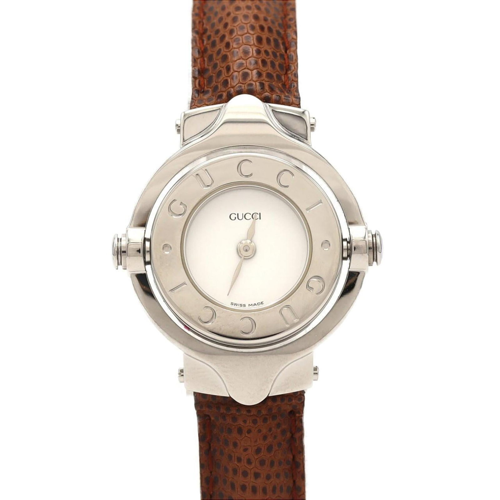 Wristwatch from Gucci: Wristwatch from Gucci Stainless steel case with a sleek white dial, this Gucci wristwatch boasts a classic design. Measuring 26mm in diameter, it features a quartz movement for reliable timekeeping. A
